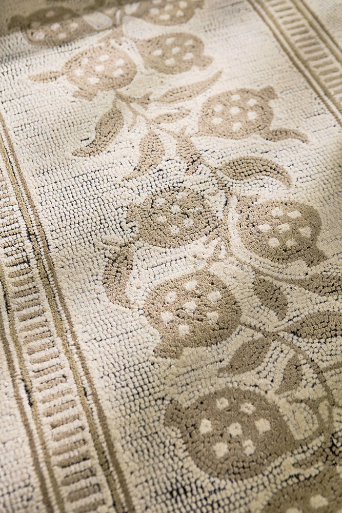 Sanderson Anaar Flax 148001 Rug